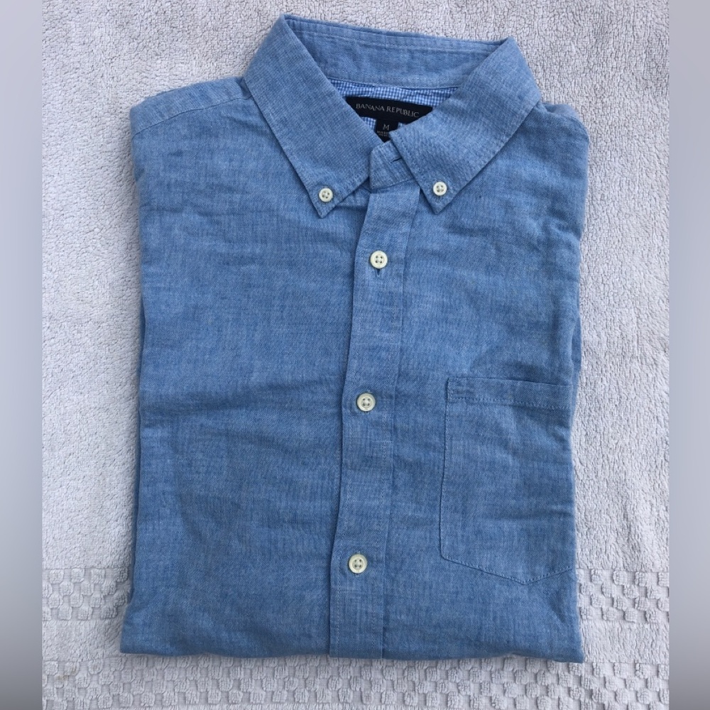 NWT : Banana Republic Men’s Button Down Shirt 👔 BLUE🩵Medium : Cotton/Linen